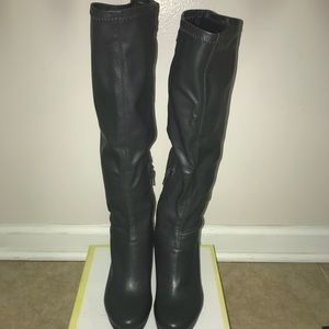 Brand New Women Boots-size 6